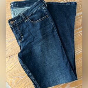 Hollister Low-Rise Bootcut / Classic Stretch